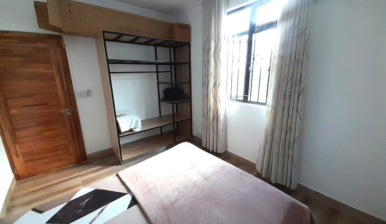 5-bedroom furnished house with large yard for rent – Pereybere (11)