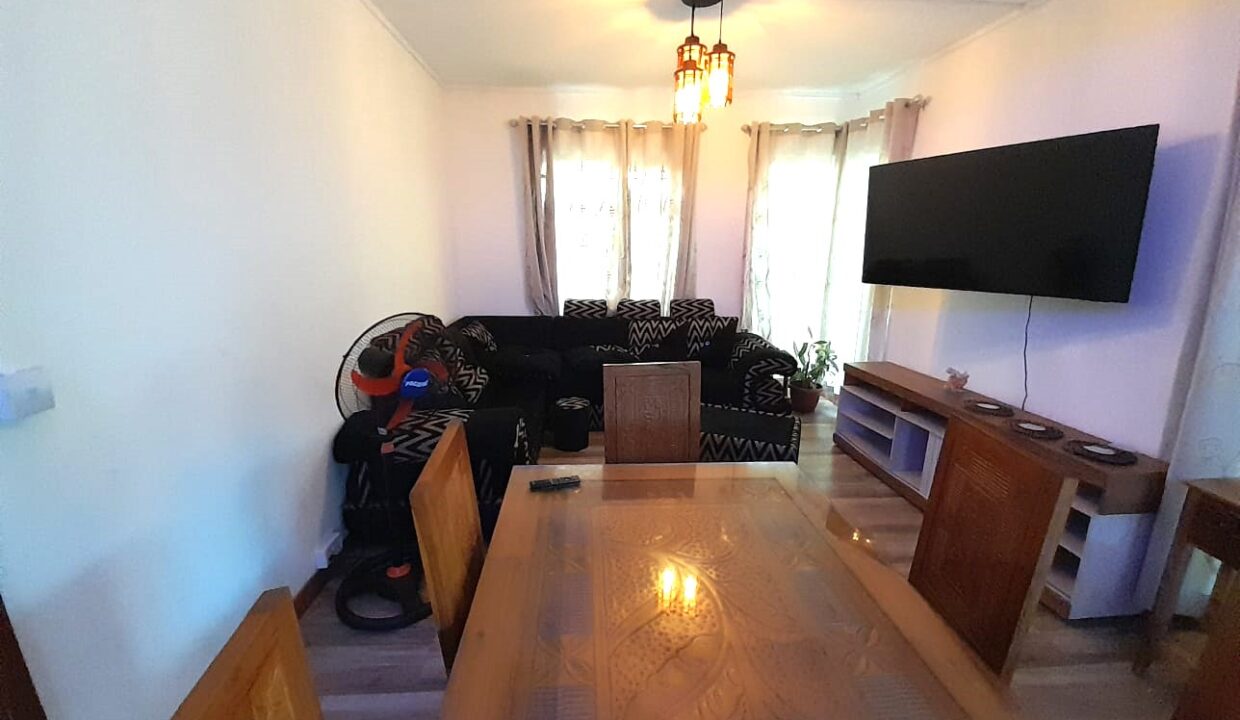 5-bedroom furnished house with large yard for rent – Pereybere (18)