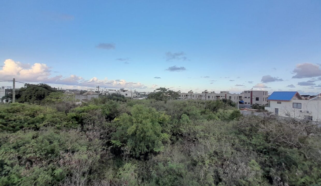 5-bedroom furnished house with large yard for rent – Pereybere (3)