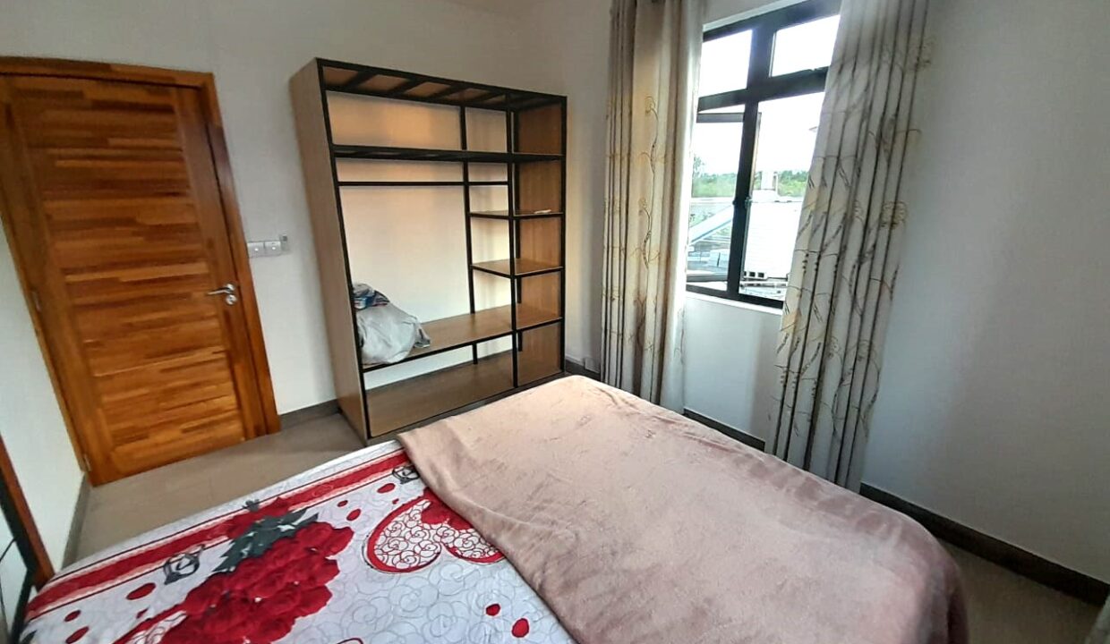 5-bedroom furnished house with large yard for rent – Pereybere (6)