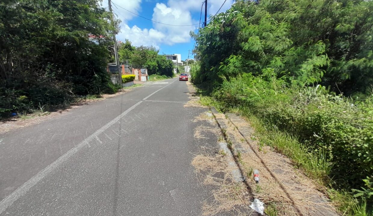 8.5 Perches Residential Land for Sale in Pereybere 5