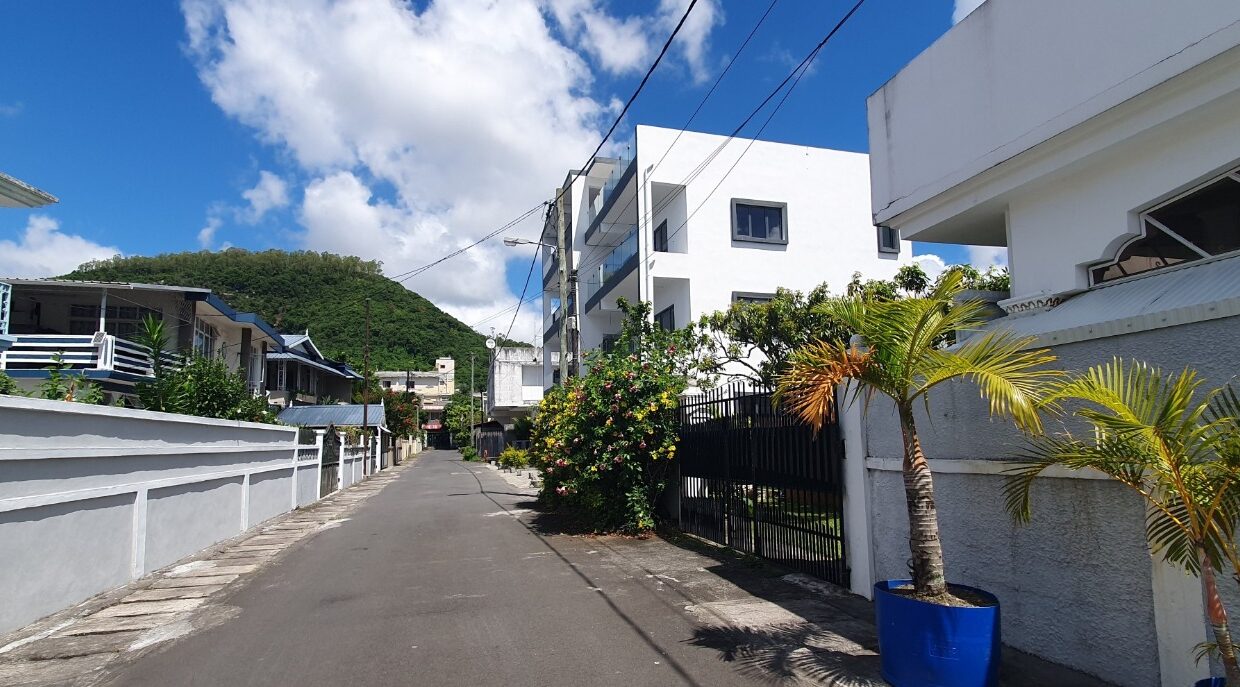 EXCLUSIVE RESIDENTIAL PROPERTY FOR SALE Quatre Bornes 11