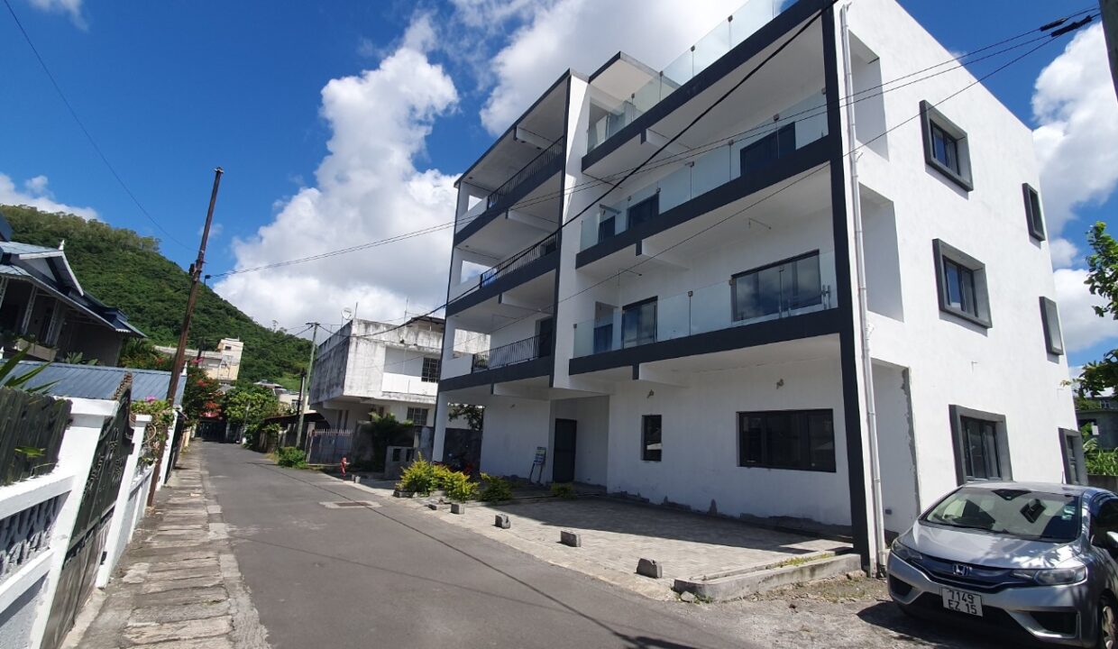 EXCLUSIVE RESIDENTIAL PROPERTY FOR SALE Quatre Bornes 3