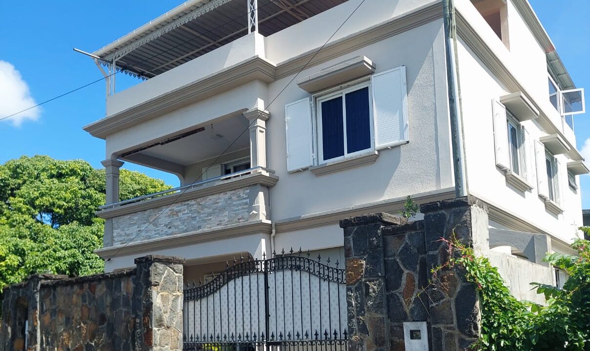 House for Sale in Rose Hill Near Beau Bassin 7
