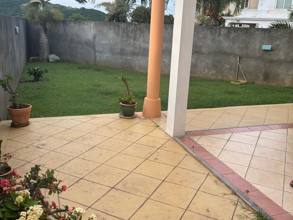 Individual House for Sale in Roches Brunes 11