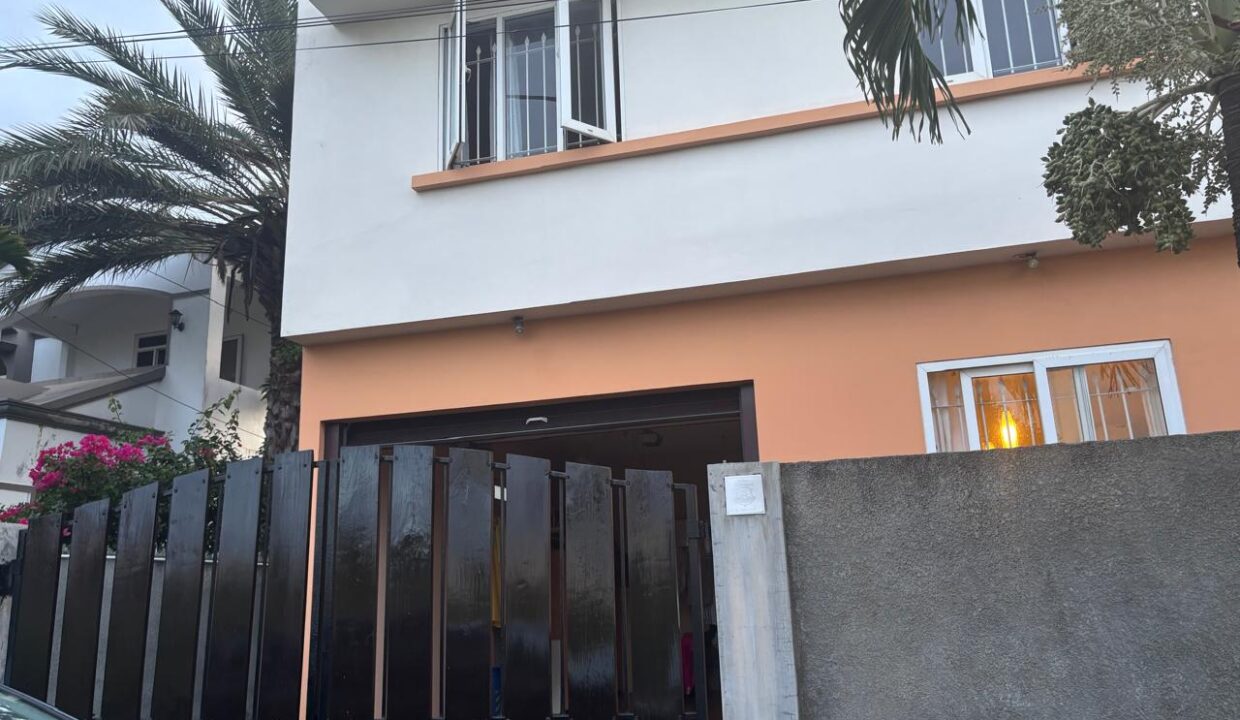 Individual House for Sale in Roches Brunes 2