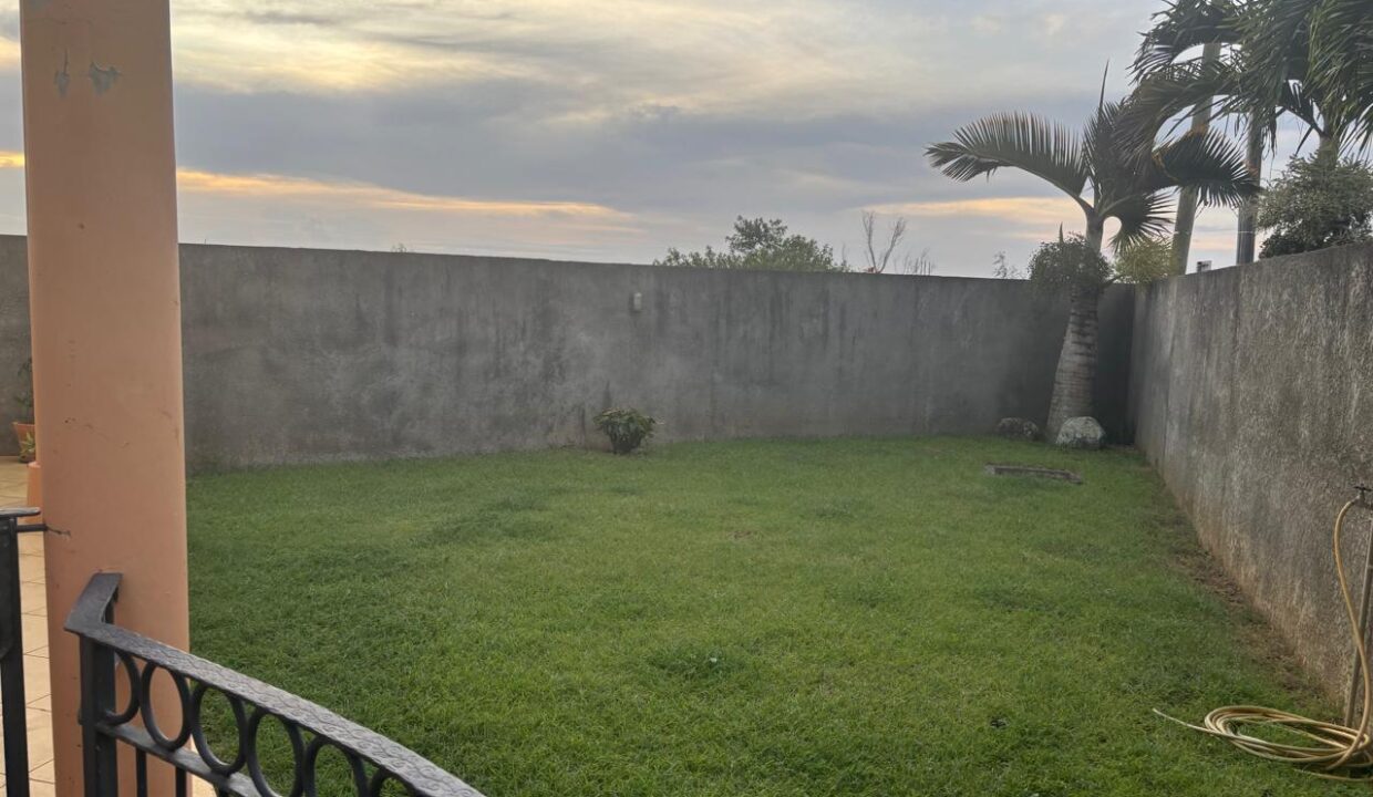 Individual House for Sale in Roches Brunes 8