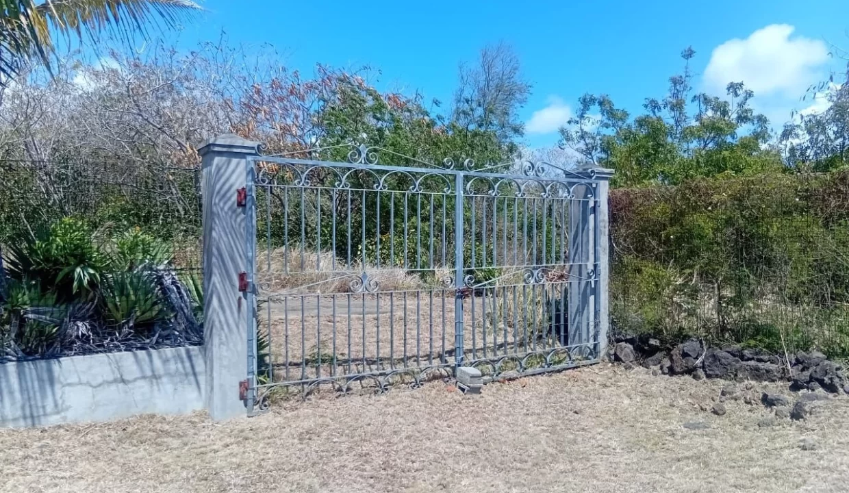 Prime 35-perches land in Melville, Grand Gaube – turnkey investment 2