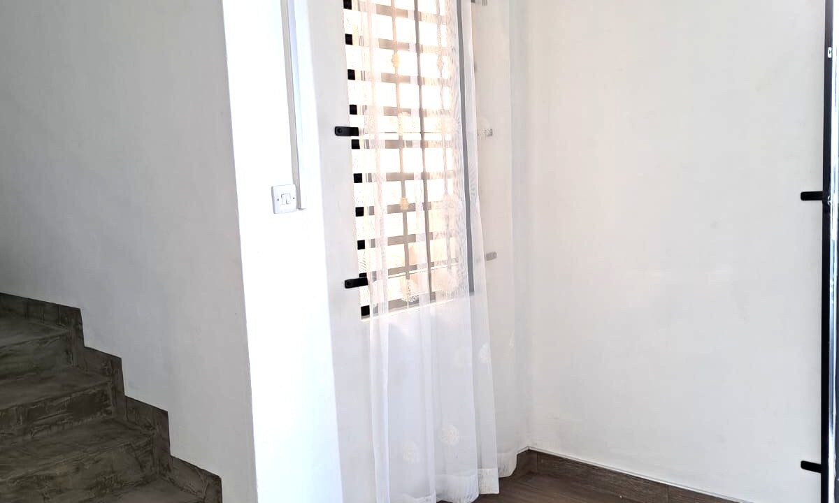 Stylish Fully Furnished 3-Bedroom Duplex with Pool & Home Office Potential for Rent in Flic en Flac8