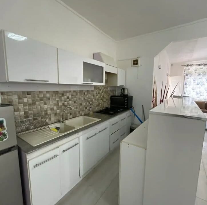 Tastefully Furnished 3-Bedroom Ground Floor Apartment in the Heart of Pereybere 7