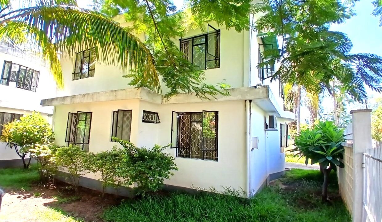 Beachfront House for Rent – Albion, Mauritius