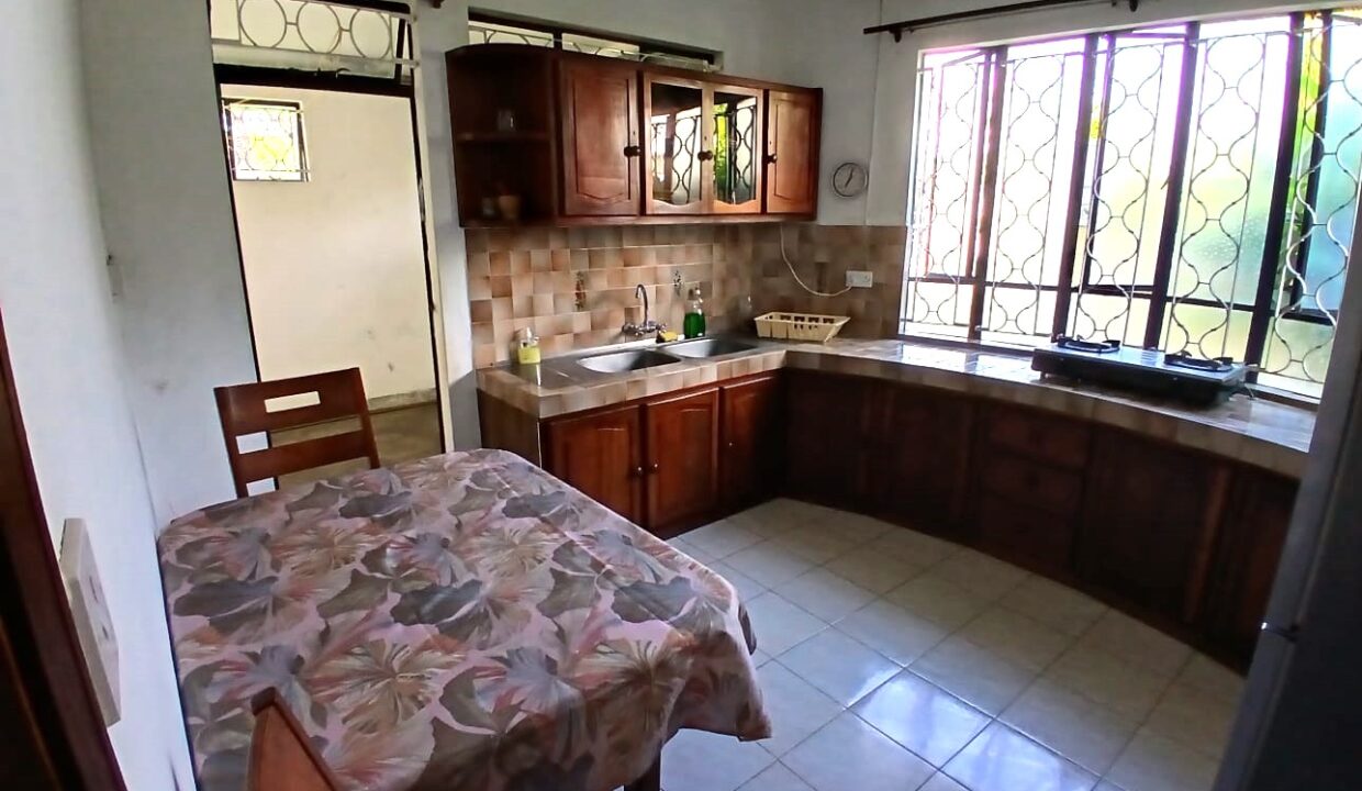 Beachfront House for Rent – Albion, Mauritius (11)