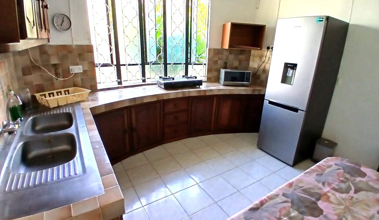Beachfront House for Rent – Albion, Mauritius (12)