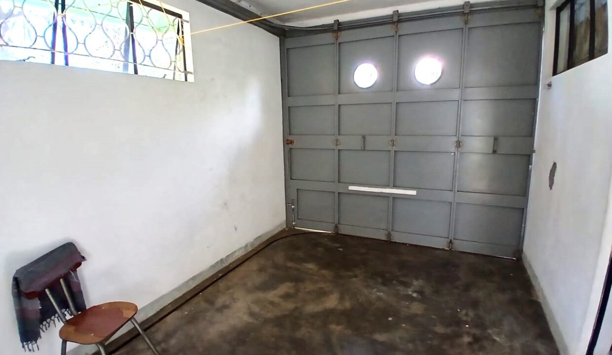 Beachfront House for Rent – Albion, Mauritius (16)