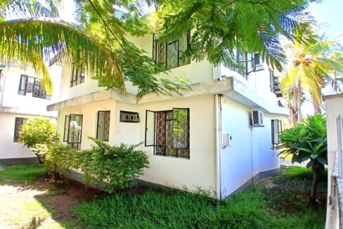 Beachfront House for Rent – Albion, Mauritius