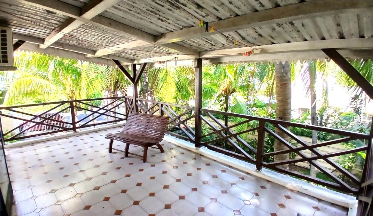 Beachfront House for Rent – Albion, Mauritius (4)