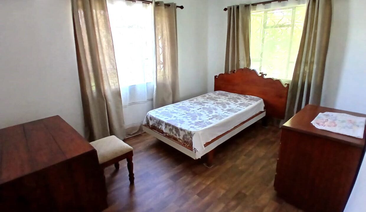 Beachfront House for Rent – Albion, Mauritius (5)