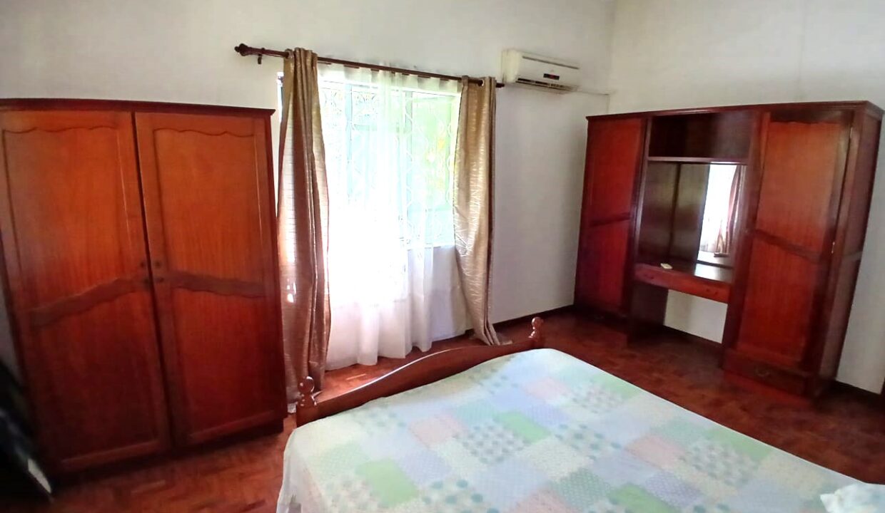 Beachfront House for Rent – Albion, Mauritius (6)