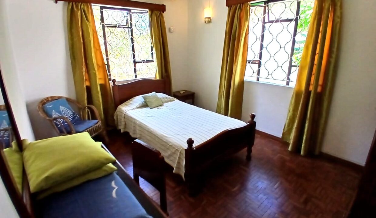 Beachfront House for Rent – Albion, Mauritius (8)