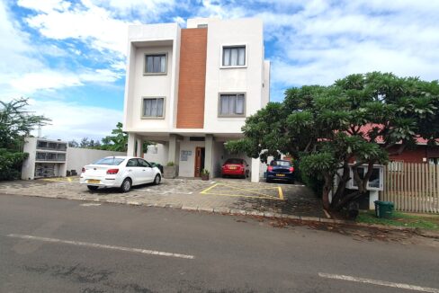 Brand-New 2-Bedroom Apartment with Private Garden for Rent – Les Veloutiers Residence, Albion