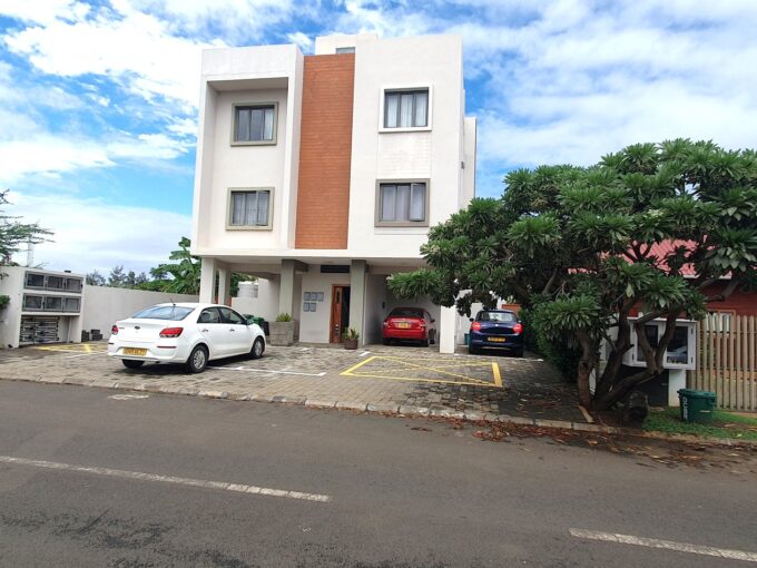 Brand-New 2-Bedroom Apartment with Private Garden for Rent – Les Veloutiers Residence, Albion