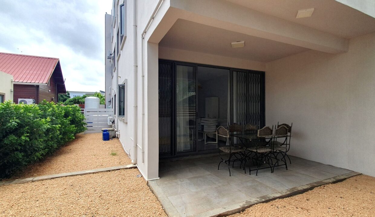 Brand-New 2-Bedroom Apartment with Private Garden for Rent – Les Veloutiers Residence, Albion(3)