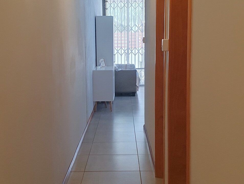 Brand-New 2-Bedroom Apartment with Private Garden for Rent – Les Veloutiers Residence, Albion(9)