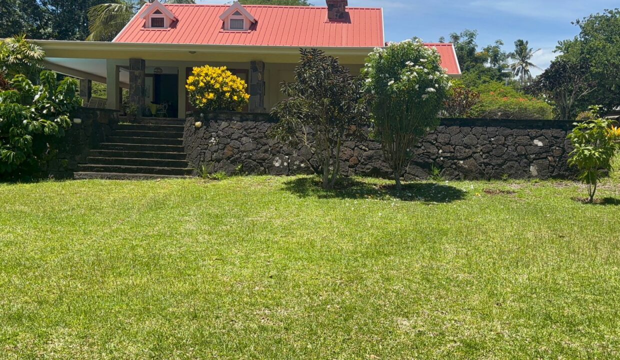 COUNTRYSIDE ESTATE WITH TOURISM POTENTIAL IN Bras d’Eaux (2)