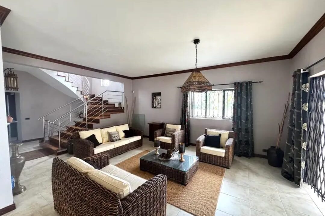 Flic-en-Flac – Beautiful 3-Bedroom Villa with Pool 400m from the Beach (11)