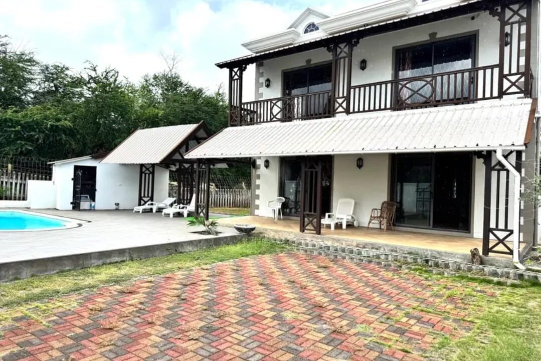 Flic-en-Flac – Beautiful 3-Bedroom Villa with Pool 400m from the Beach (12)