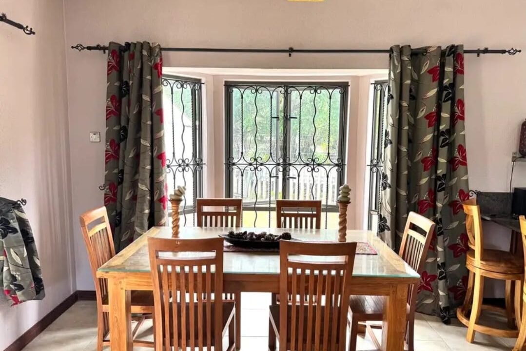 Flic-en-Flac – Beautiful 3-Bedroom Villa with Pool 400m from the Beach (2)