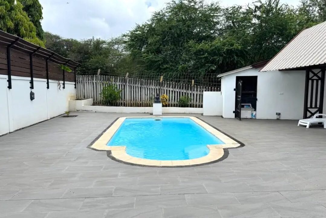 Flic-en-Flac – Beautiful 3-Bedroom Villa with Pool 400m from the Beach (3)