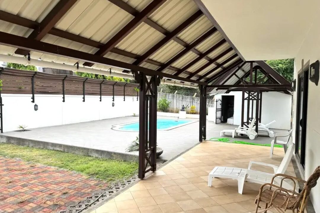 Flic-en-Flac – Beautiful 3-Bedroom Villa with Pool 400m from the Beach (9)