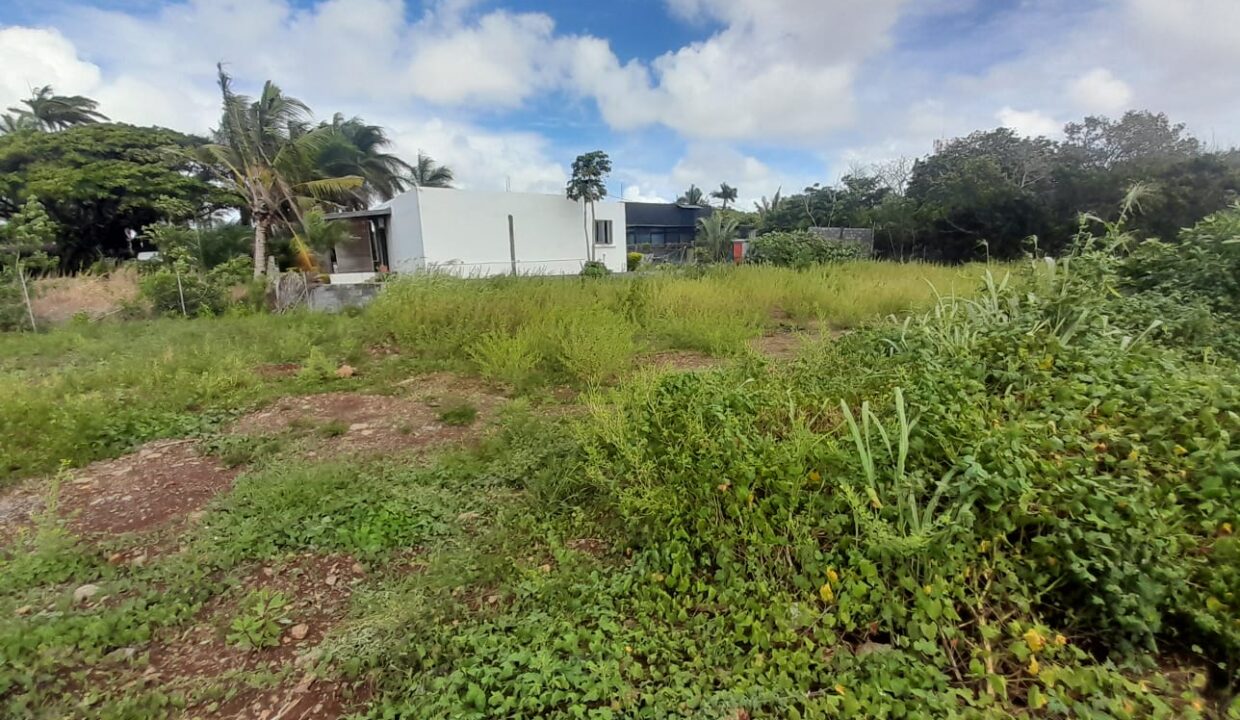 Land for Sale in St François, Calodyne – 7 Perches.jpeg (3)