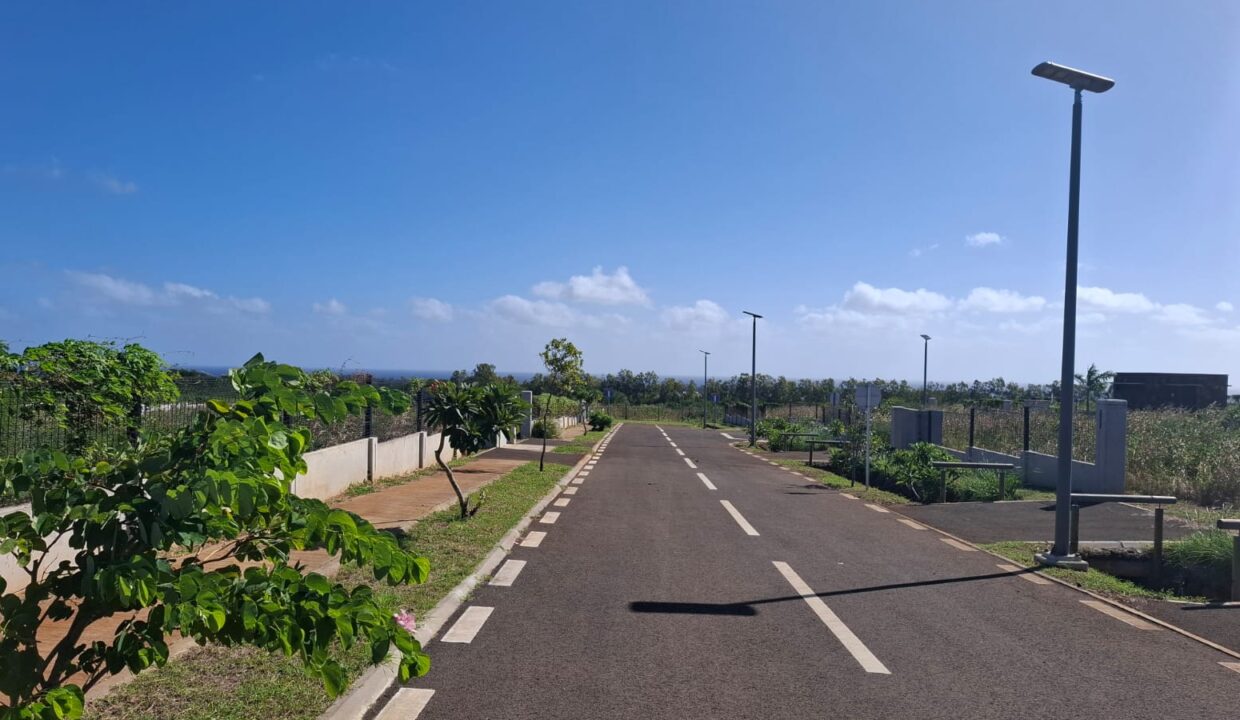 Residential Land for Sale – Magenta Parkside, Quartier A 17 Perches (2)