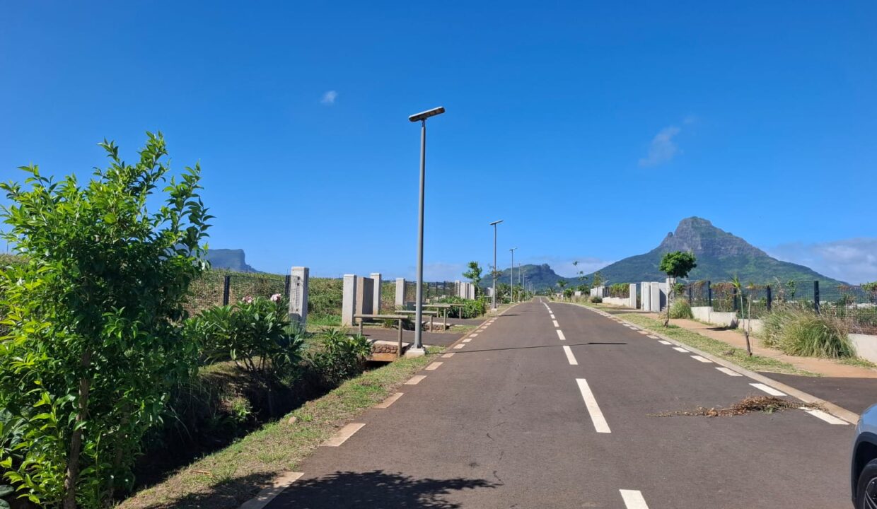 Residential Land for Sale – Magenta Parkside, Quartier A 17 Perches (3)