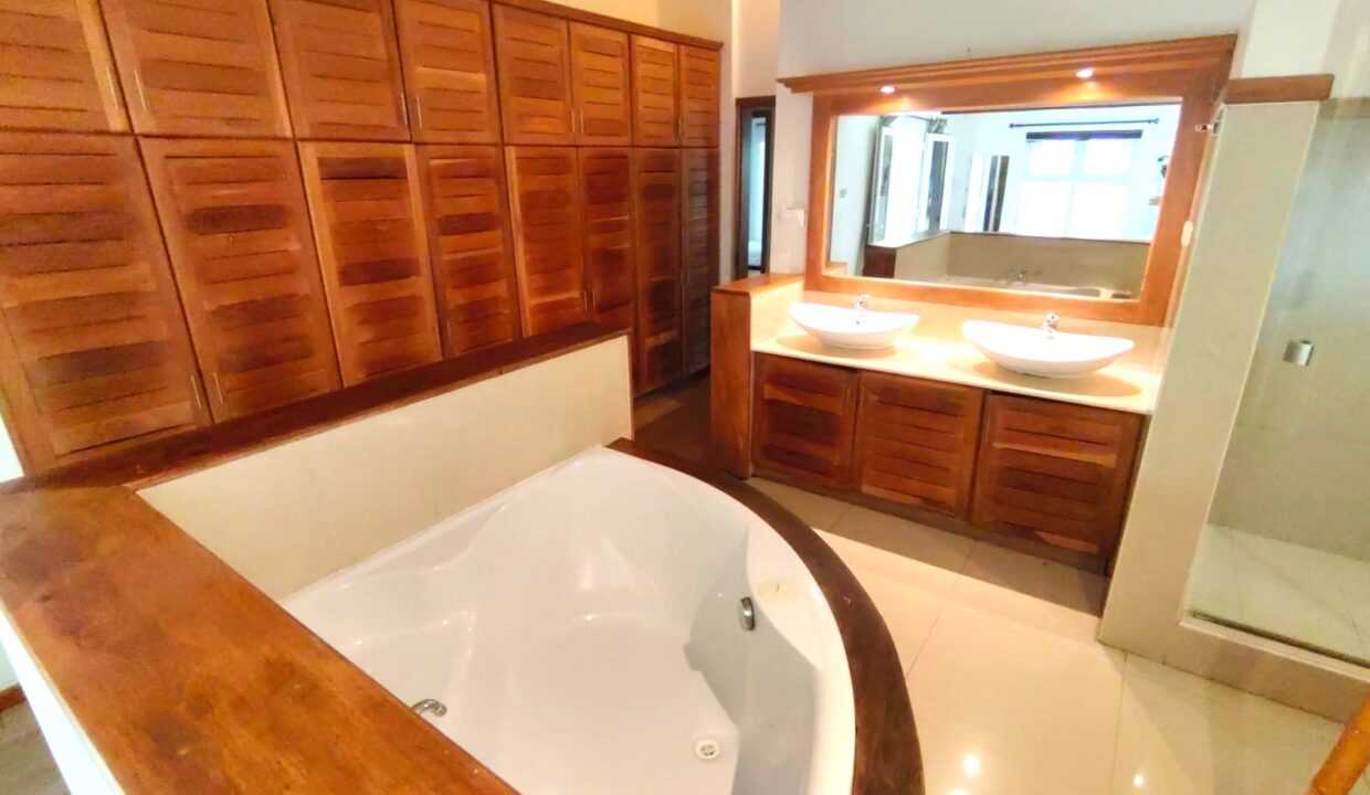 Villa for Sale – Les Multipliants, Petite Rivière Noire 4 Bedrooms (26)