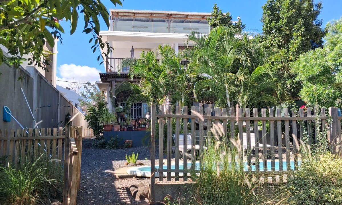 Beachfront Apartment for Rent – Flic en Flac 2 Bedrooms (10)