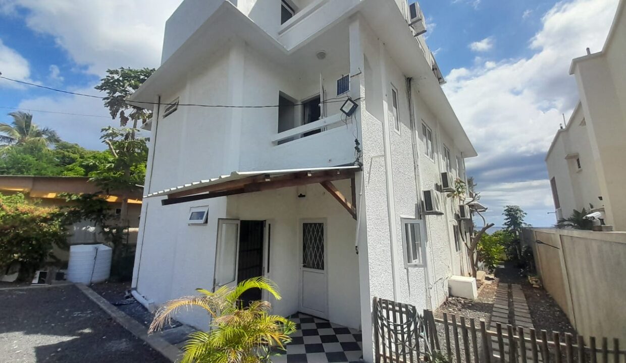 Beachfront Apartment for Rent – Flic en Flac 2 Bedrooms (12)