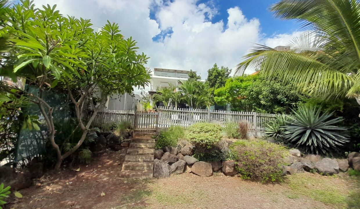 Beachfront Apartment for Rent – Flic en Flac 2 Bedrooms