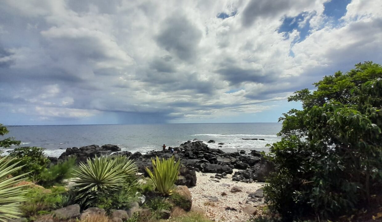 Beachfront Apartment for Rent – Flic en Flac 2 Bedrooms (2)