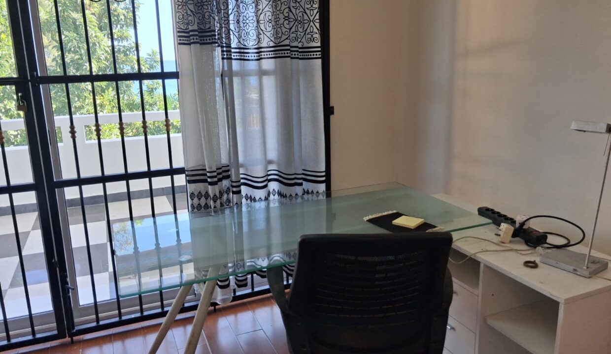 Beachfront Apartment for Rent – Flic en Flac 2 Bedrooms (7)