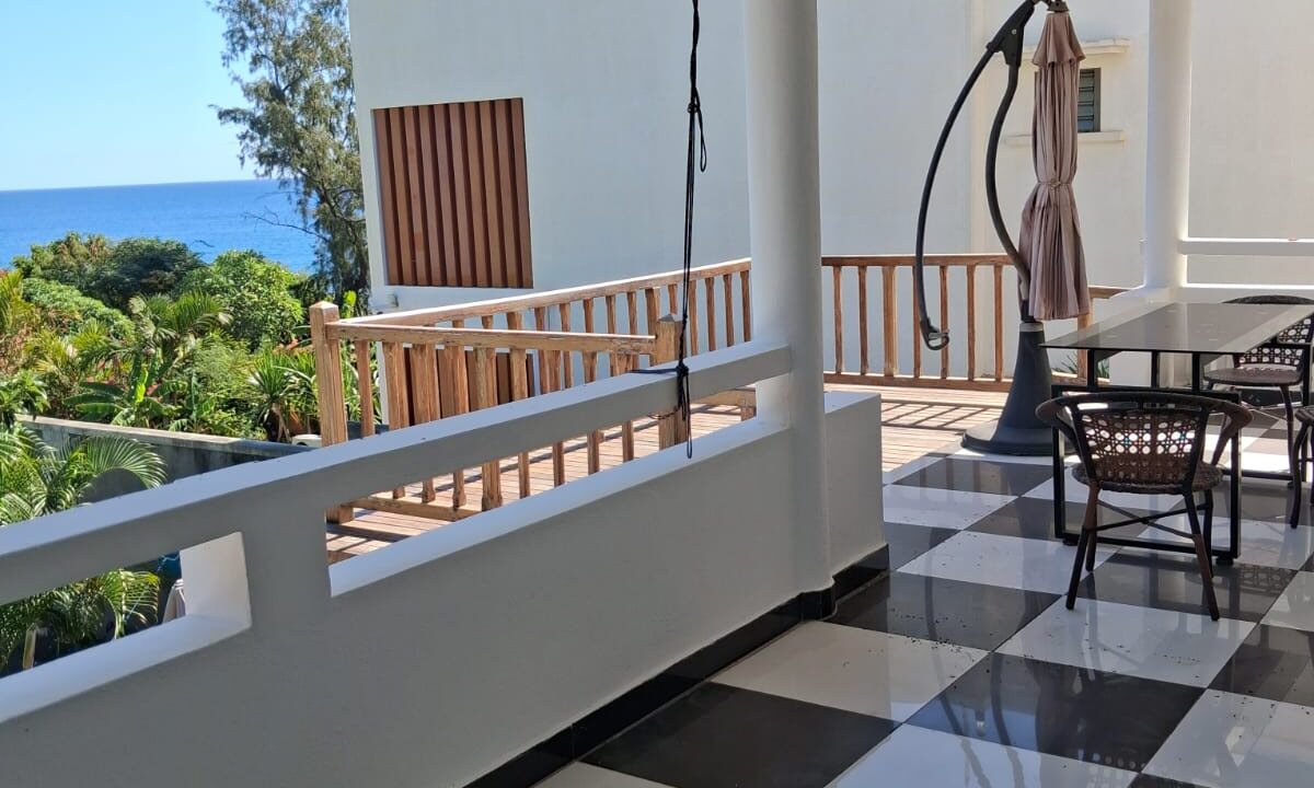 Beachfront Apartment for Rent – Flic en Flac 2 Bedrooms (8)
