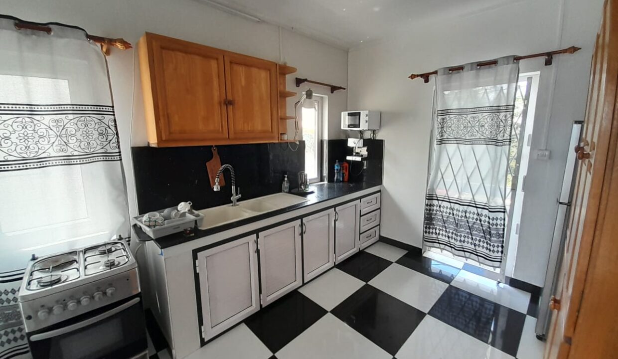 Beachfront Apartment for Rent – Flic en Flac 2 Bedrooms (8)