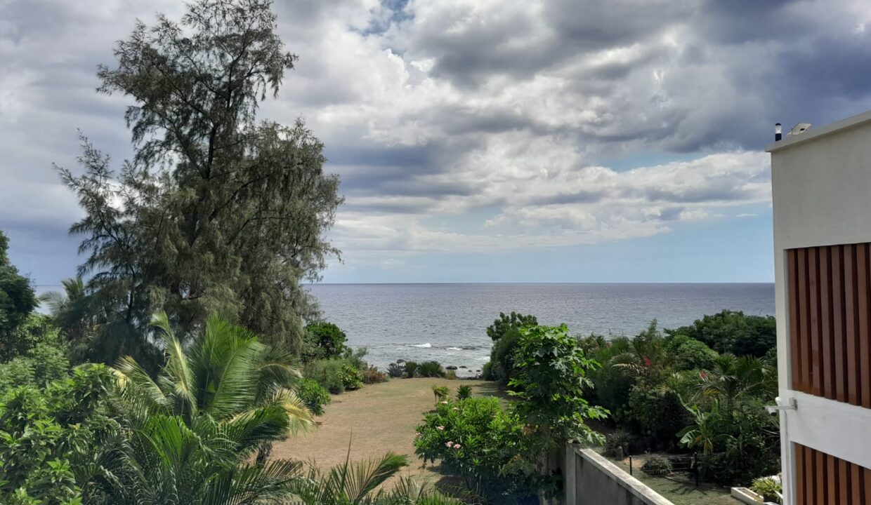 Beachfront Apartment for Rent – Flic en Flac 2 Bedrooms (9)