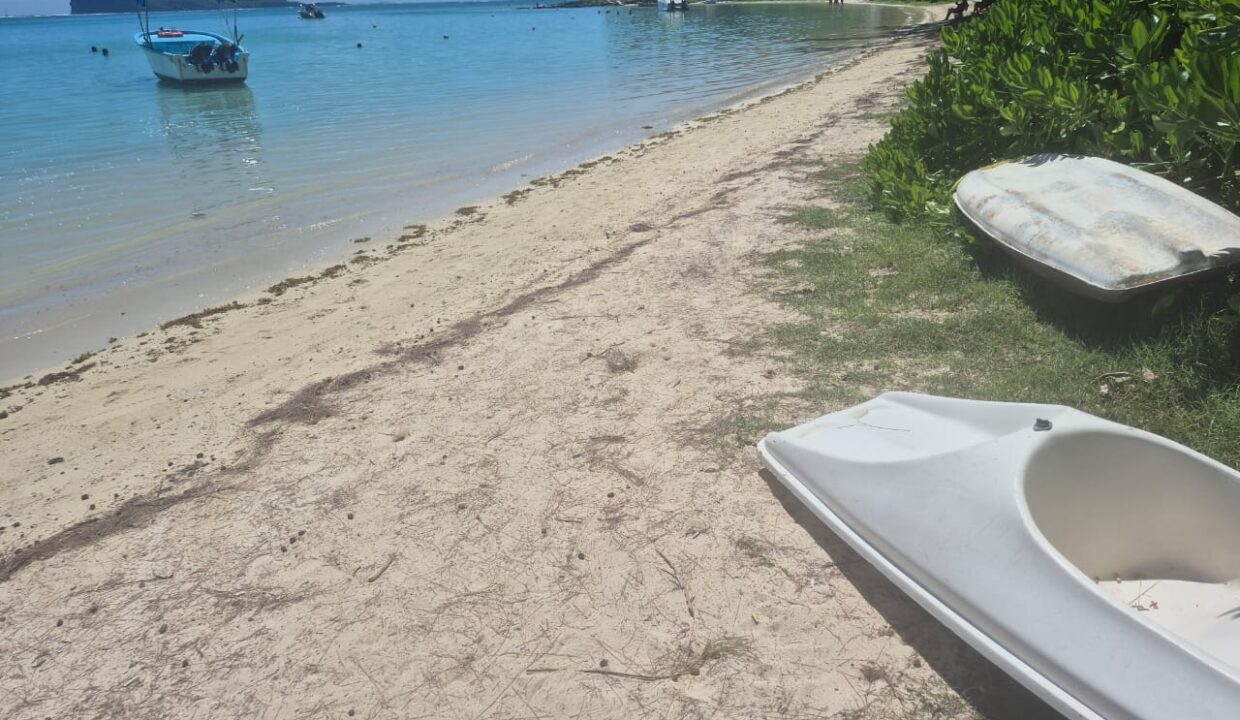 Beachfront Land for Sale – Pereybere 33 Perches (2)