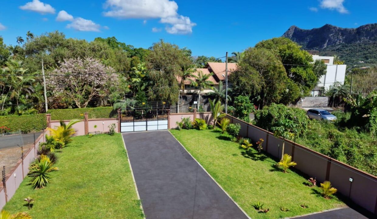 Fully Fitted 2-Bedroom Apartment For Rent (1st Floor) in Moka (11)