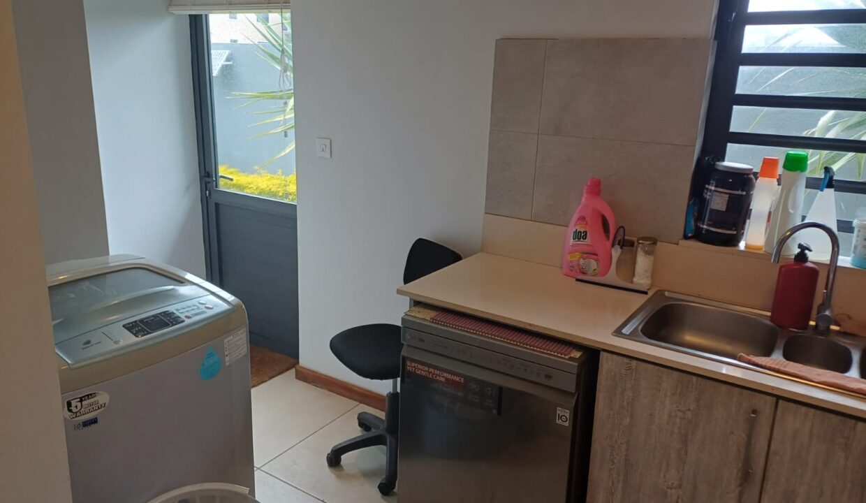 Furnished Studio for Rent – Ebène (2)