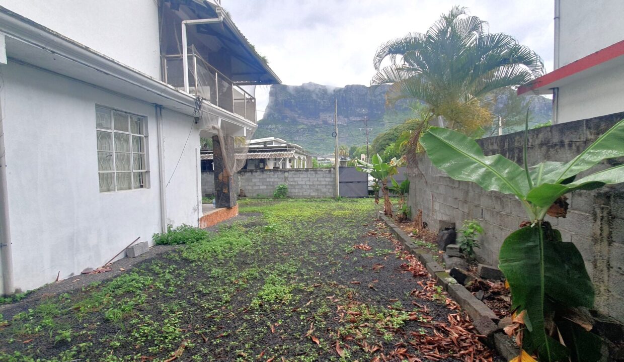 House for Sale – Rose Hill 8 Bedrooms (2)