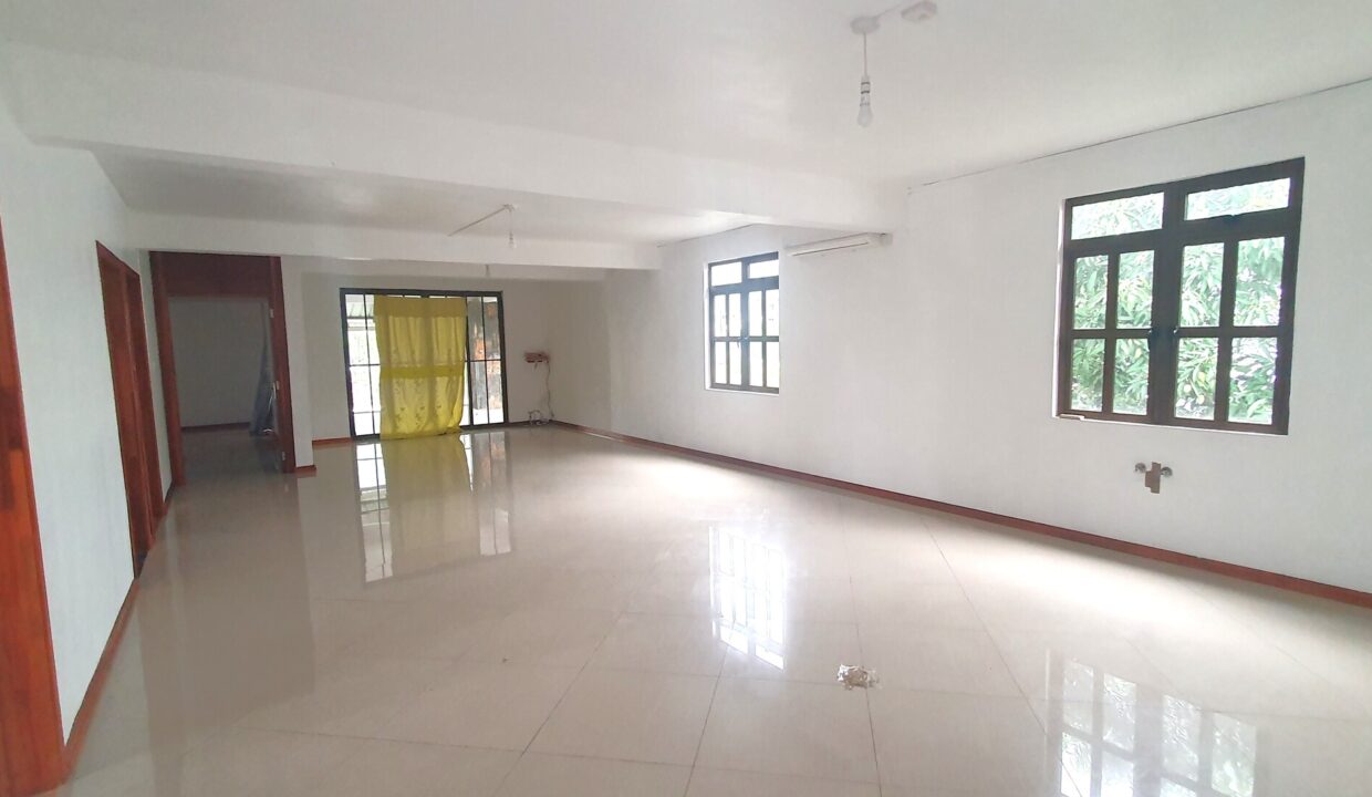 House for Sale – Rose Hill 8 Bedrooms (22)